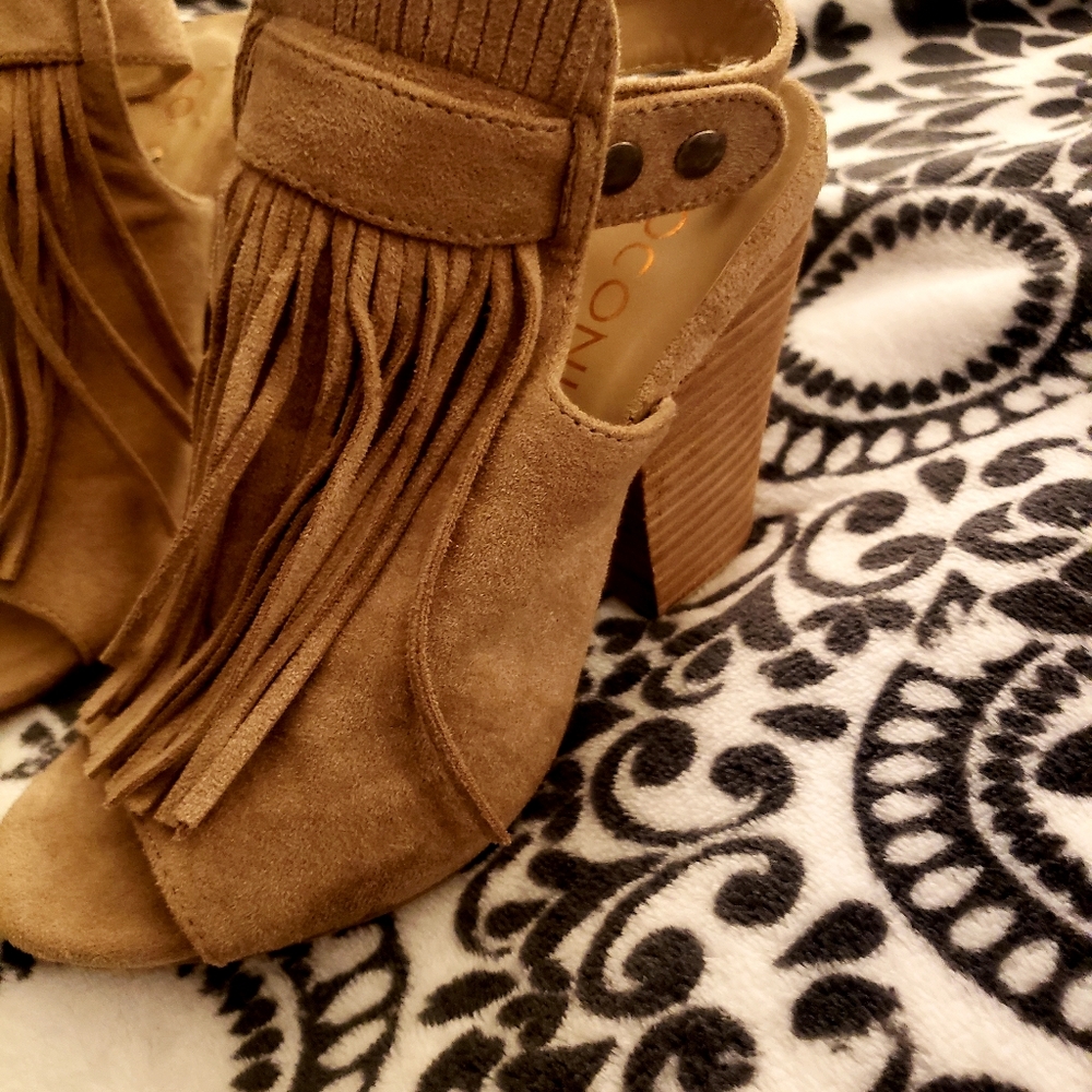 Shoes - Picture 3 of 4
